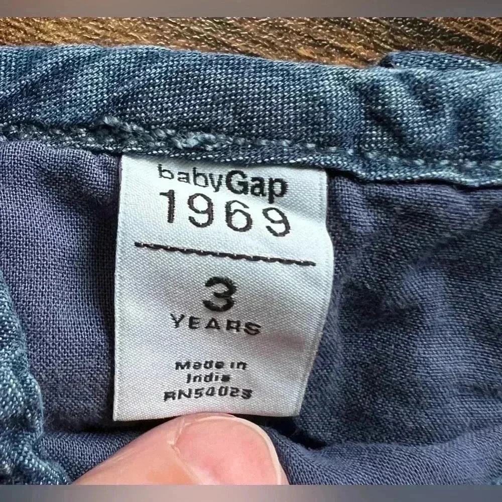 baby Gap | little girls denim dress. Size: 3 years.